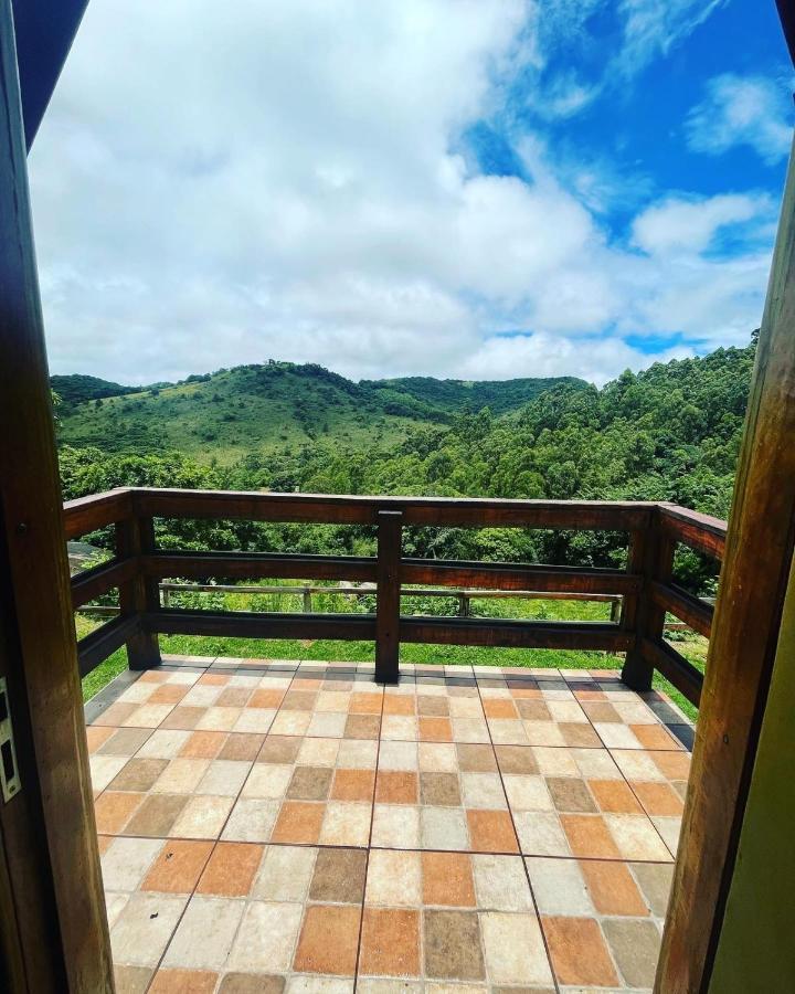 Pousada Pedra Da Mata Chales Na Montanha Munhoz Экстерьер фото